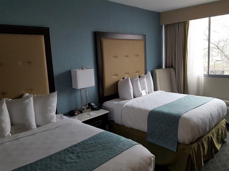 Отель Wyndham Garden Kenosha Harborside Экстерьер фото
