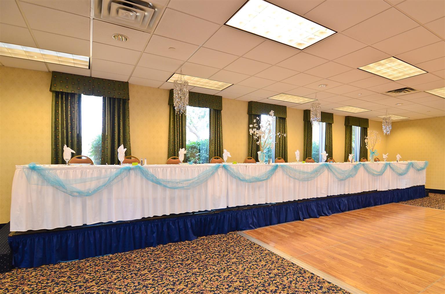 Отель Wyndham Garden Kenosha Harborside Ресторан фото