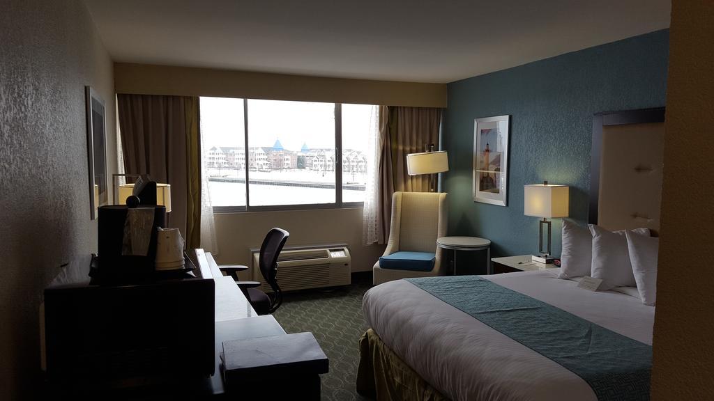 Отель Wyndham Garden Kenosha Harborside Экстерьер фото
