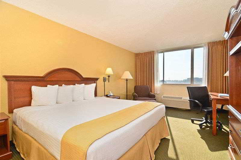 Отель Wyndham Garden Kenosha Harborside Экстерьер фото