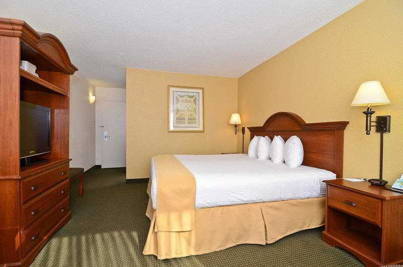 Отель Wyndham Garden Kenosha Harborside Экстерьер фото